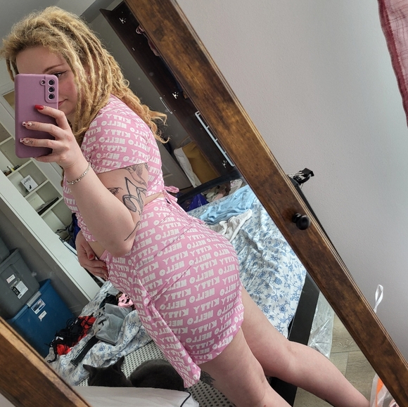 Hello Kitty 2 piece set - Picture 2 of 4